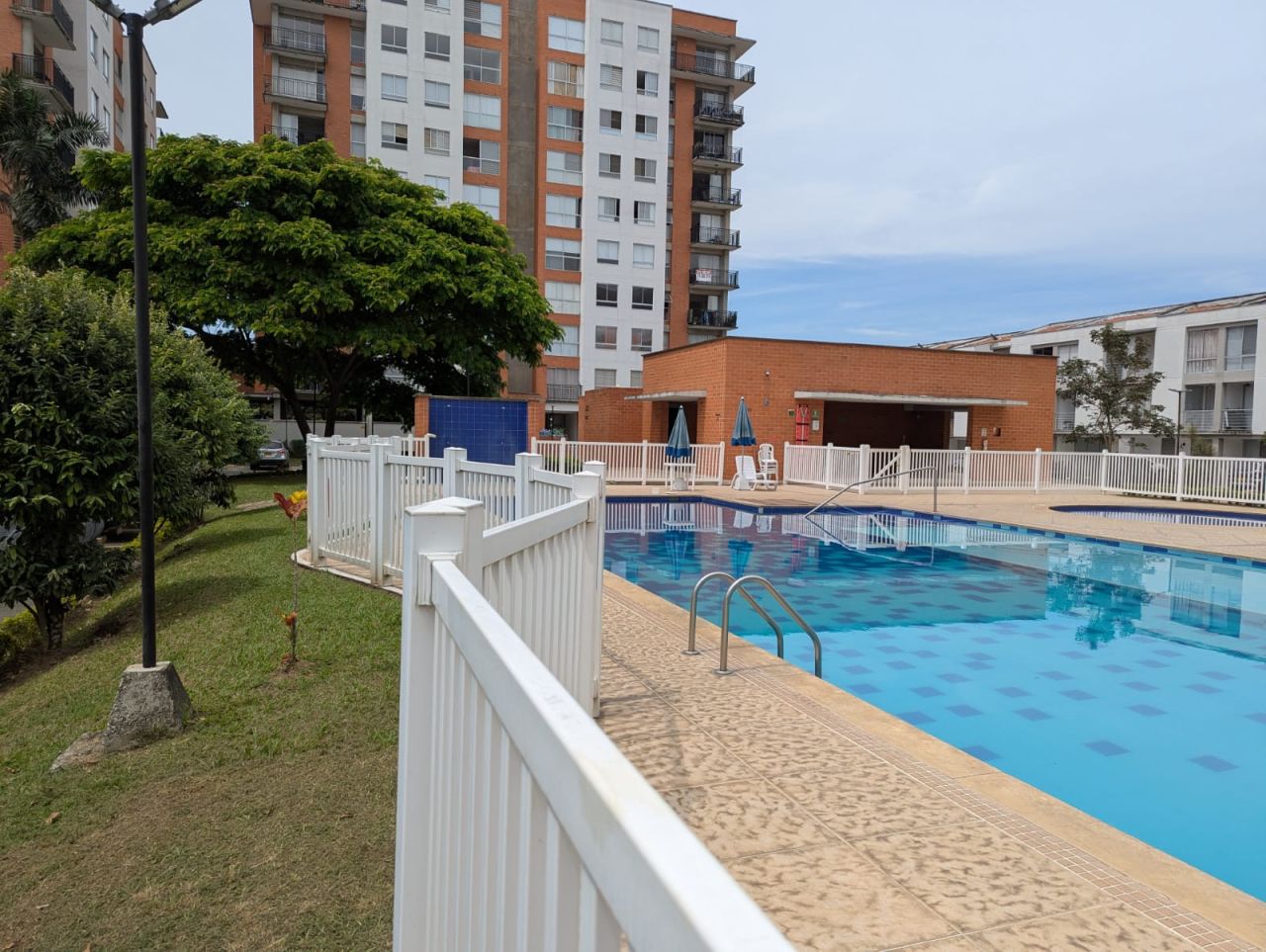 Apartamento en venta Valle Del Cauca Cali Conjunto Residencial Celeste 98 m2 Habitaciones 3 Baños 3 Garajes 1 Precio $410000000