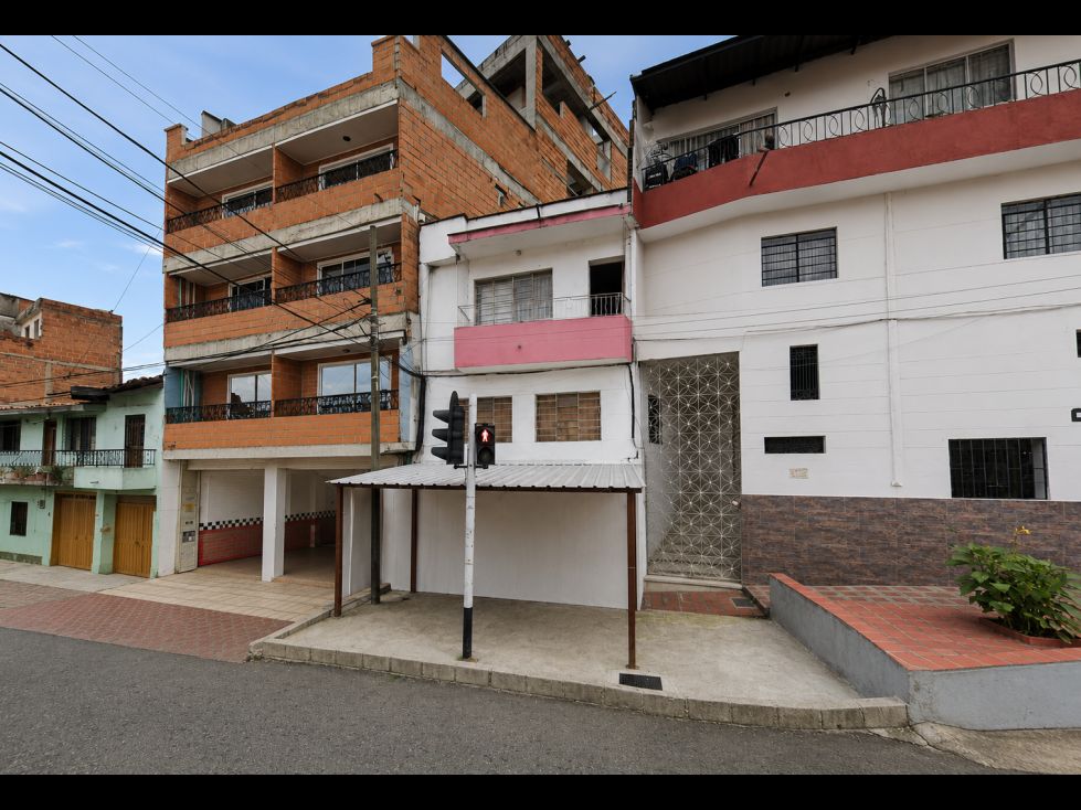 Casa en arriendo Antioquia Medellín Manrique Oriental 130 m2 Habitaciones 5 Baños 2 Garajes 0 Precio $2200000