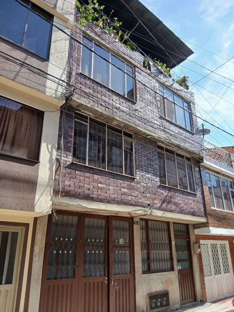 Casa en venta Cundinamarca Bogotá La Gaitana 290 m2 Habitaciones 11 Baños 6 Garajes 0 Precio $450000000