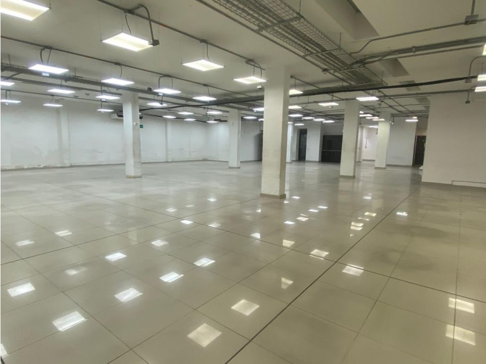Bodega en arriendo Cundinamarca Bogotá Pelodo Del Contry 1600 m2 Habitaciones 0 Baños 6 Garajes 2 Precio $45000000