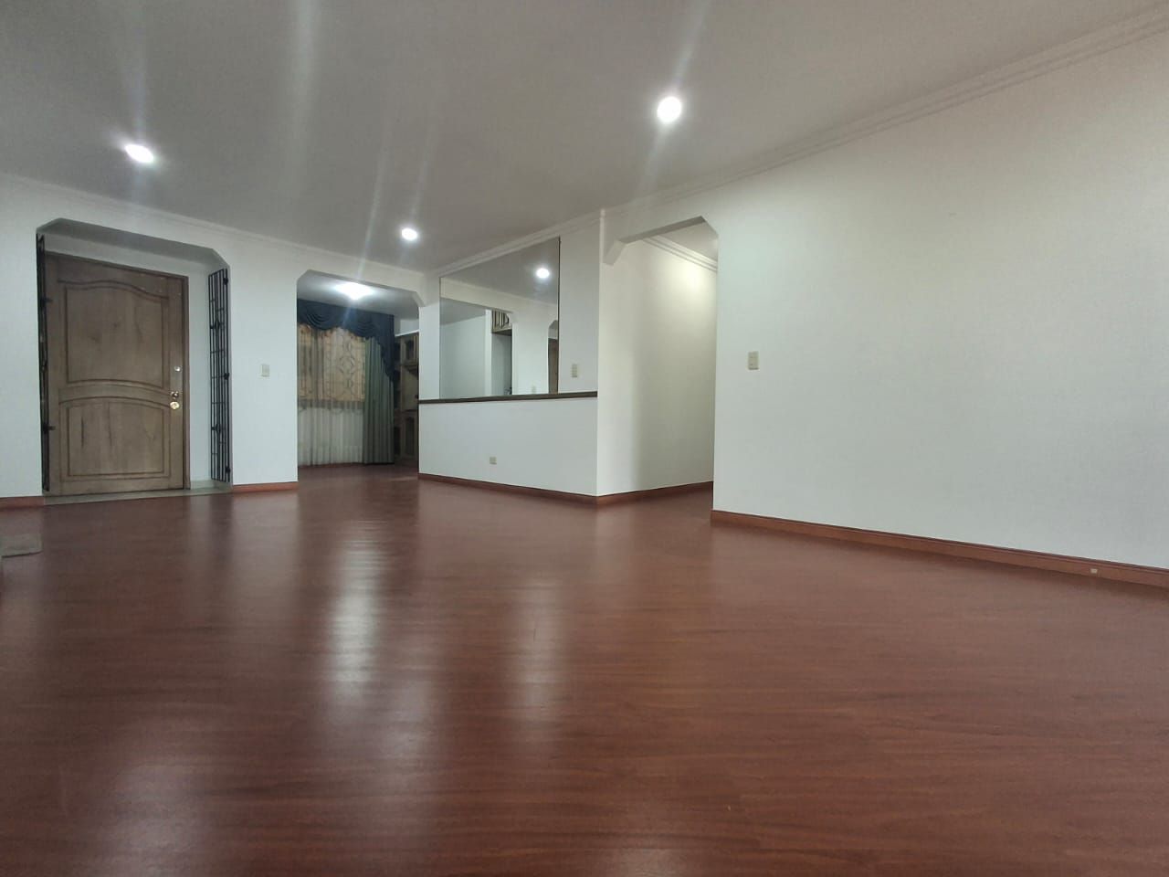 Apartamento en venta Cundinamarca Bogotá Los Cedros 122 m2 Habitaciones 3 Baños 4 Garajes 2 Precio $700000000