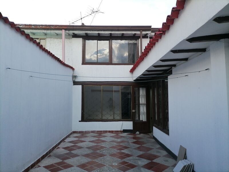 Casa en venta Cundinamarca Bogotá El Batan 250 m2 Habitaciones 3 Baños 4 Garajes 2 Precio $1250000000