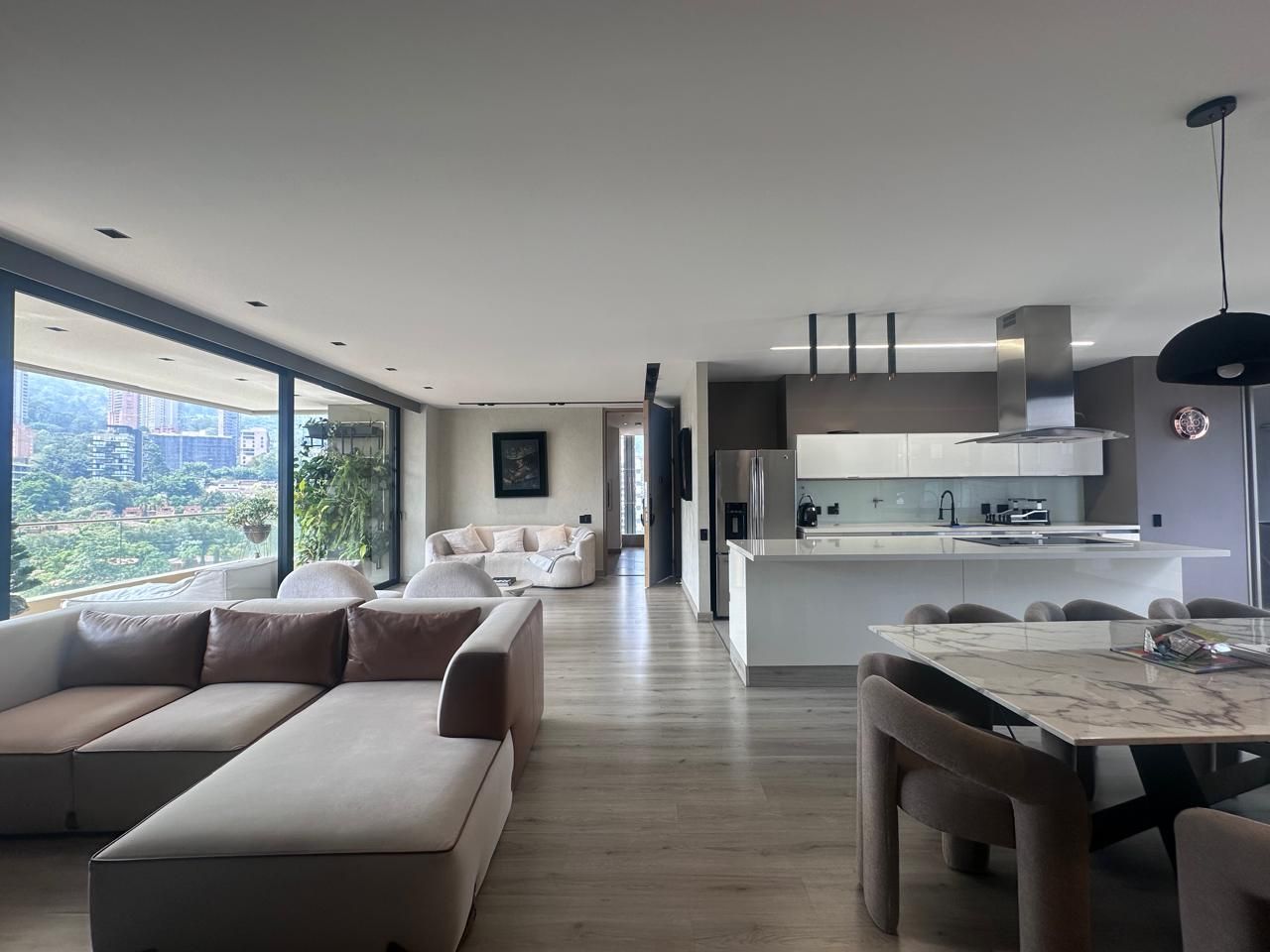 Apartamento en venta Antioquia Medellín El Diamante No 2 198 m2 Habitaciones 3 Baños 3 Garajes 3 Precio $2400000000