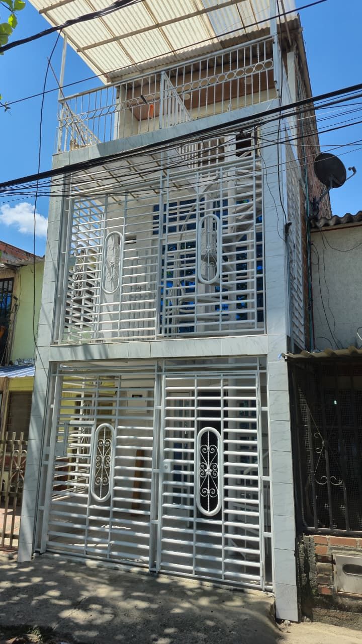 Casa en venta Valle Del Cauca Cali Ciudadela Floralia 155 m2 Habitaciones 4 Baños 4 Garajes 0 Precio $240000000