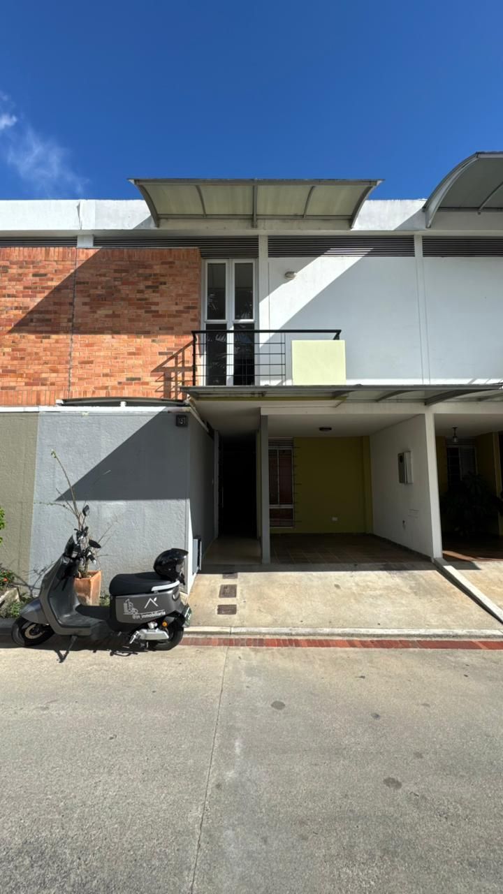 Apartamento en arriendo o venta Santander Floridablanca Cr Valmonti 100 m2 Habitaciones 3 Baños 3 Garajes 1 Precio venta $580000000 Precio arriendo $3000000