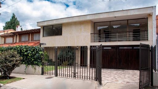 Casa en venta Cundinamarca Bogotá Santa Ana Occidental 550 m2 Habitaciones 5 Baños 3 Garajes 4 Precio $3500000000