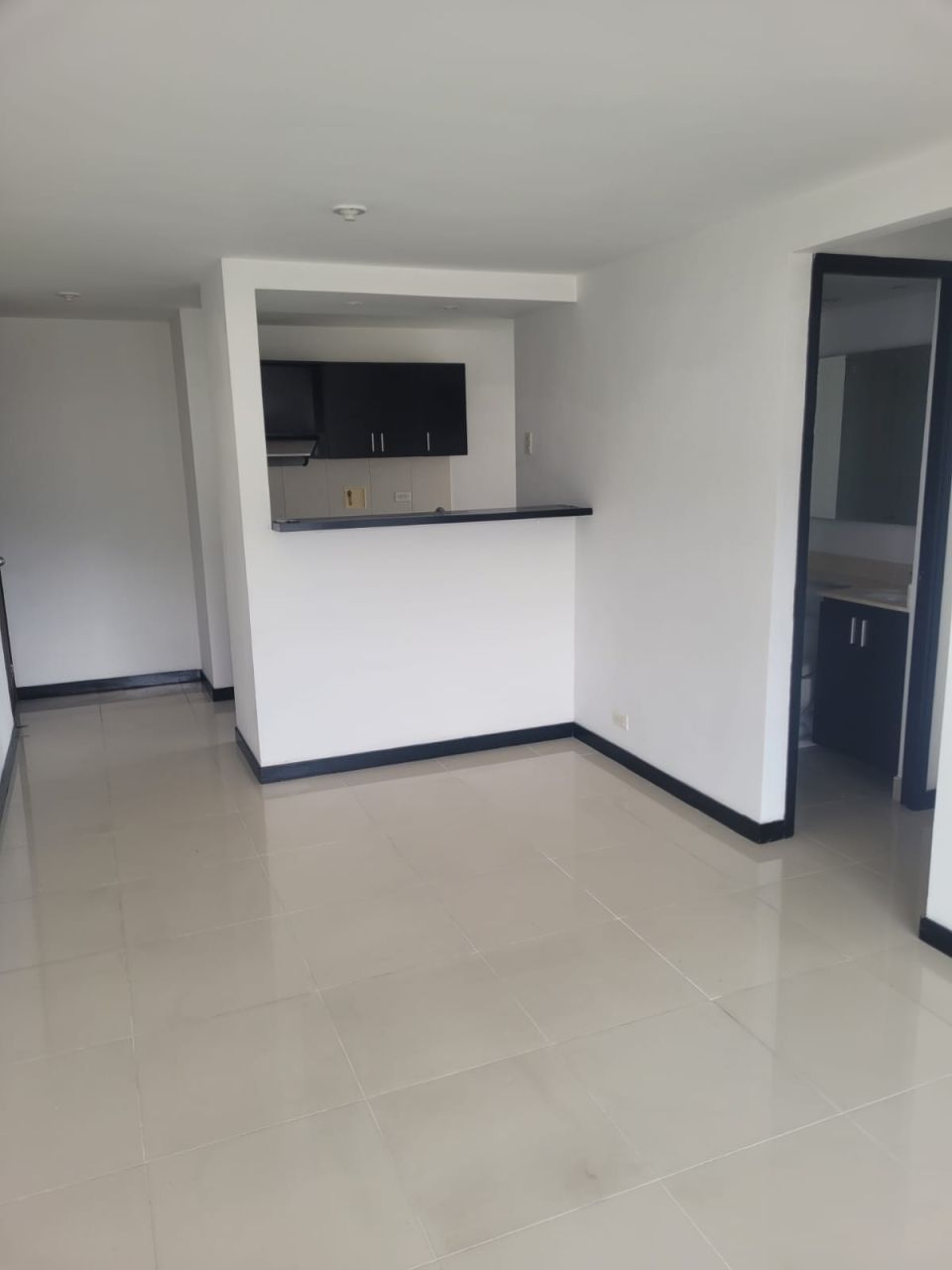 Apartamento en venta Antioquia Medellín Loma De Los Bernal 64 m2 Habitaciones 3 Baños 2 Garajes 1 Precio $470000000