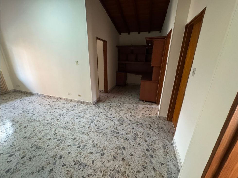 Casa en arriendo Antioquia Medellín Naranjal 450 m2 Habitaciones 5 Baños 2 Garajes 2 Precio $9530000