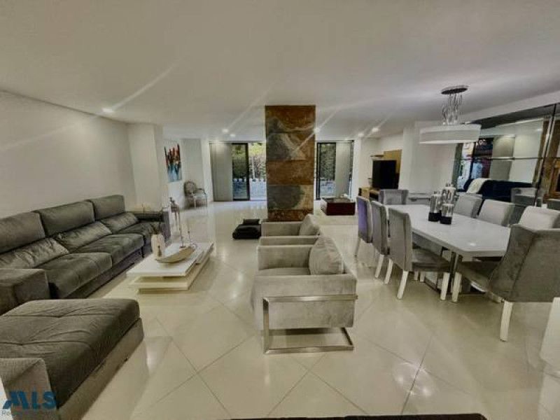 Casa en venta Antioquia Medellín Los Naranjos 227 m2 Habitaciones 4 Baños 5 Garajes 2 Precio $1350000000