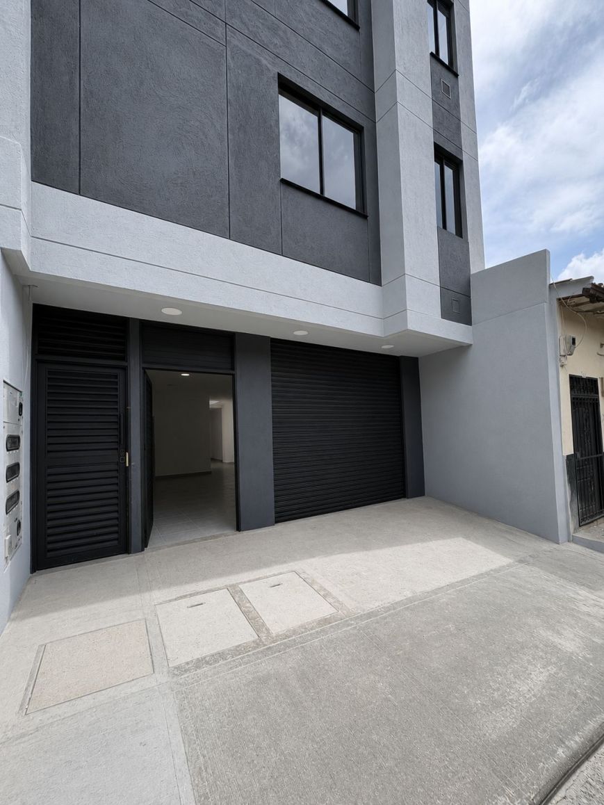 Local Comercial en arriendo Antioquia Medellín Caicedo 90 m2 Habitaciones 0 Baños 1 Garajes 0 Precio $5500000