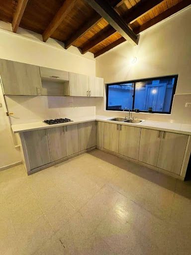 Casa en arriendo Antioquia Medellín Laureles 324 m2 Habitaciones 5 Baños 3 Garajes 1 Precio $13500000