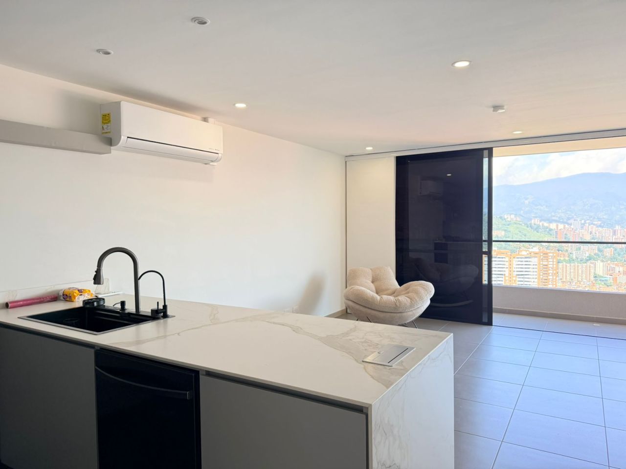 Apartamento en arriendo Antioquia Envigado Asd 105 m2 Habitaciones 3 Baños 2 Garajes 2 Precio $7650000