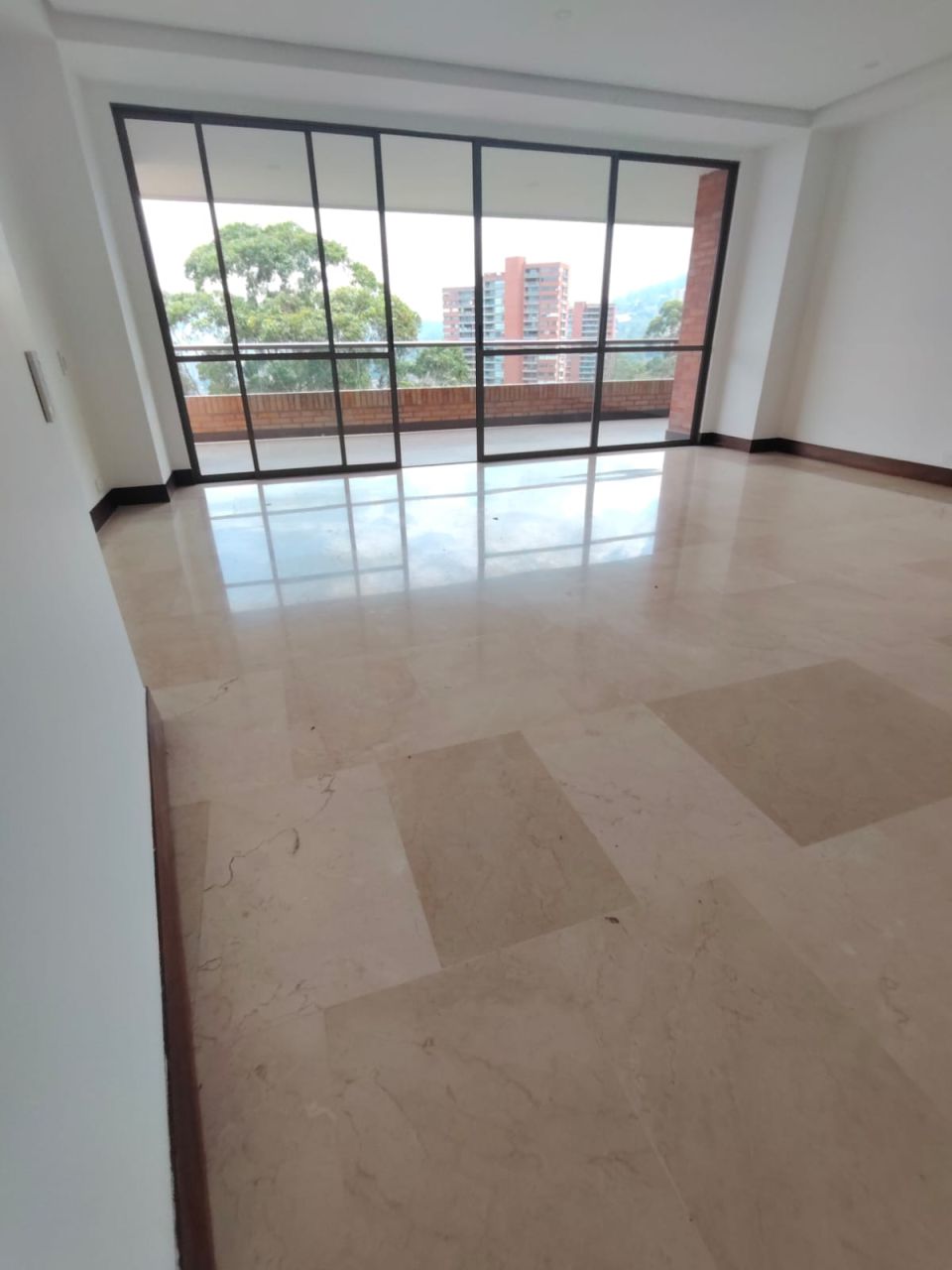 Apartamento en arriendo Antioquia Medellín El Tesoro 240 m2 Habitaciones 3 Baños 3 Garajes 0 Precio $13000000