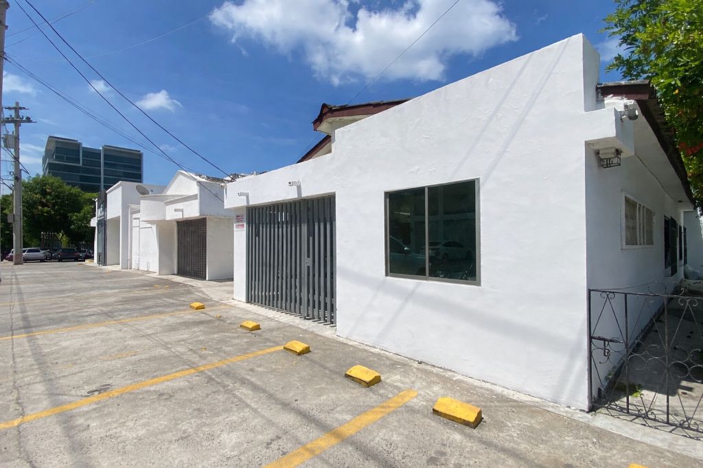 Casa en arriendo Bolívar Cartagena El Bosque 280 m2 Habitaciones 4 Baños 2 Garajes 3 Precio $5000000