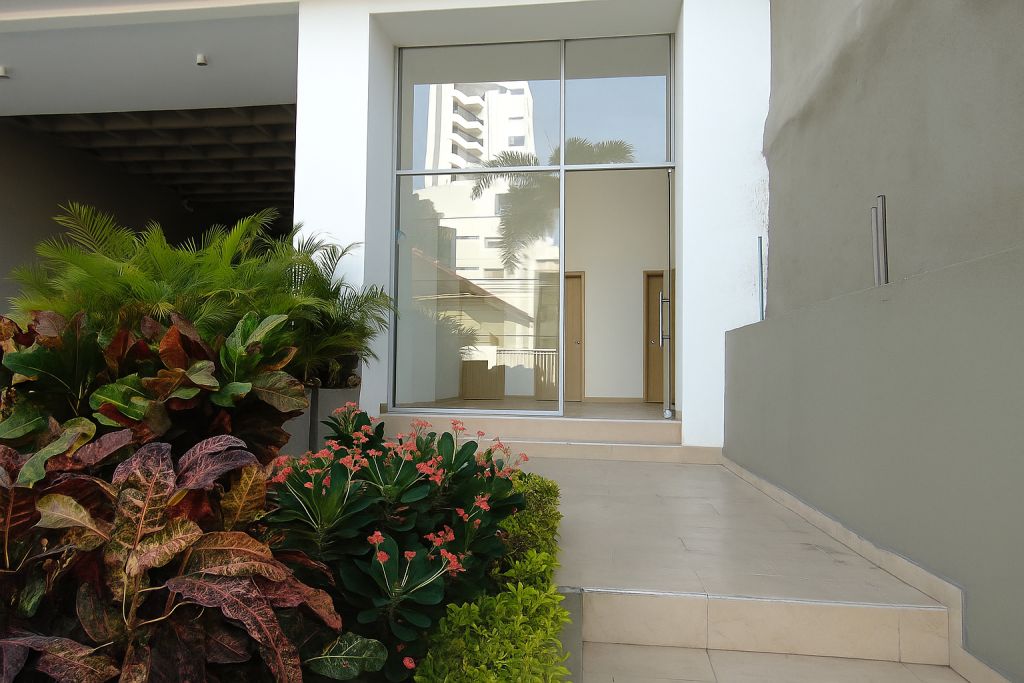 Local en arriendo Bolívar Cartagena Manga 25 m2 Habitaciones 0 Baños 1 Garajes 0 Precio $3800000