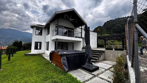Casa en arriendo Antioquia Envigado San Rafael 350 m2 Habitaciones 4 Baños 4 Garajes 4 Precio $12000000