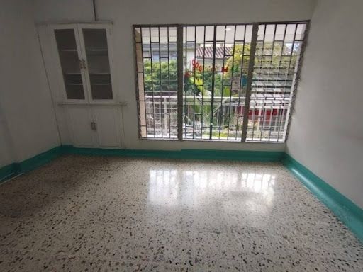 Casa en arriendo Antioquia Medellín Boston 240 m2 Habitaciones 9 Baños 3 Garajes 0 Precio $8000000