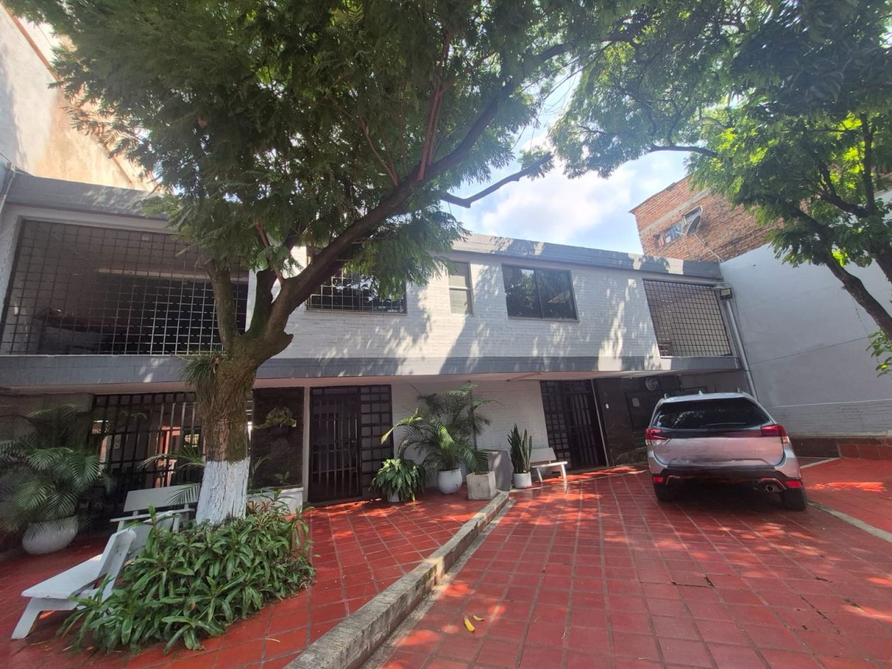 Edificio en venta Valle Del Cauca Cali Eucarístico 800 m2 Habitaciones 29 Baños 15 Garajes 10 Precio $5000000000