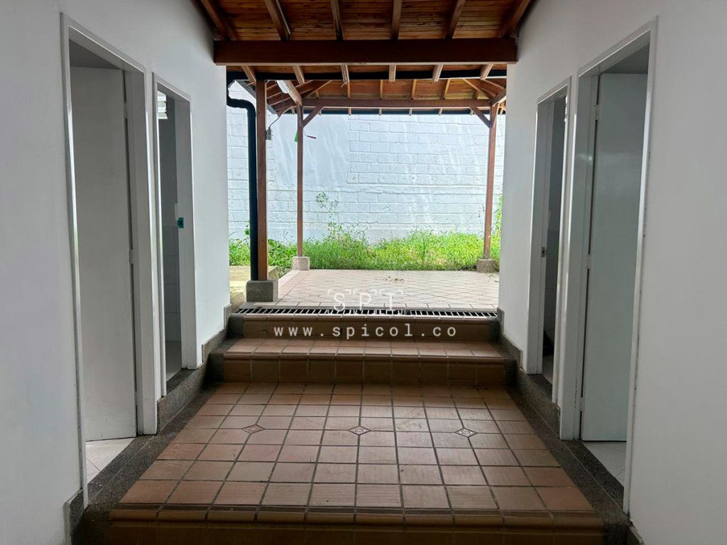 Local en venta Antioquia Rionegro Centro 251 m2 Habitaciones 0 Baños 1 Garajes 0 Precio $695000000