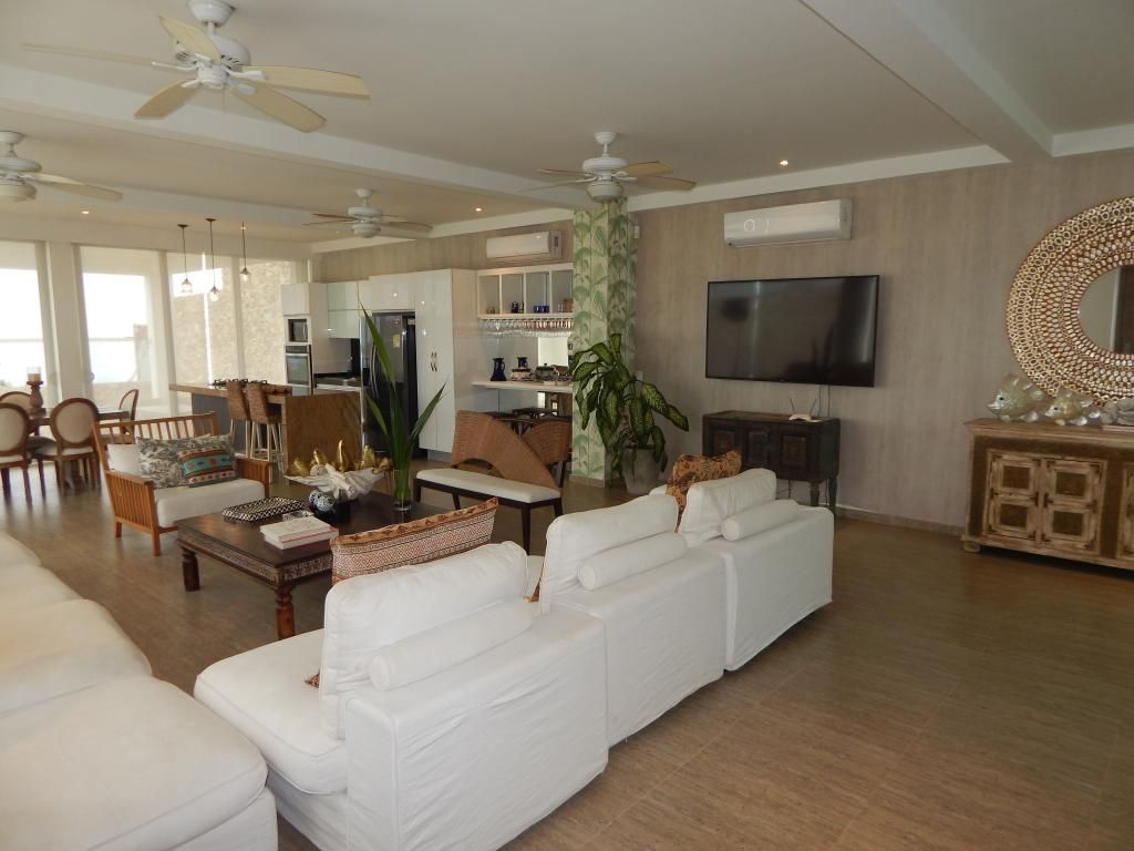 Casa Campestre en venta Atlántico Puerto Colombia Lagos Del Caujaral 2 m2 Habitaciones 4 Baños 5 Garajes 8 Precio $3200000000