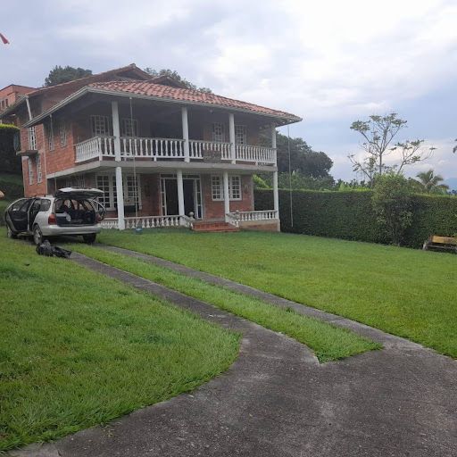 Casa Campestre en venta Caldas Manizales Lleras 218 m2 Habitaciones 6 Baños 3 Garajes 1 Precio $450000000