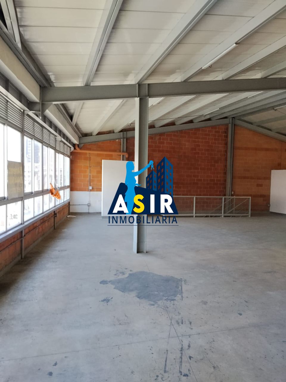 Local Comercial en arriendo Antioquia Medellín Lorena 288 m2 Habitaciones 0 Baños 4 Garajes 0 Precio $15000000