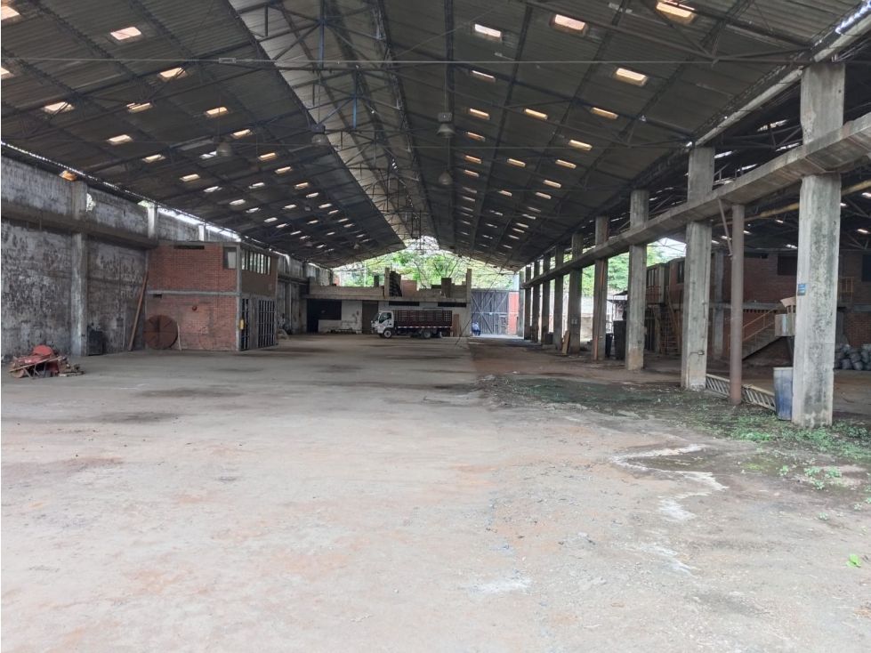 Bodega en arriendo Valle Del Cauca Palmira Palmira 2000 m2 Habitaciones 0 Baños 3 Garajes 3 Precio $19000000