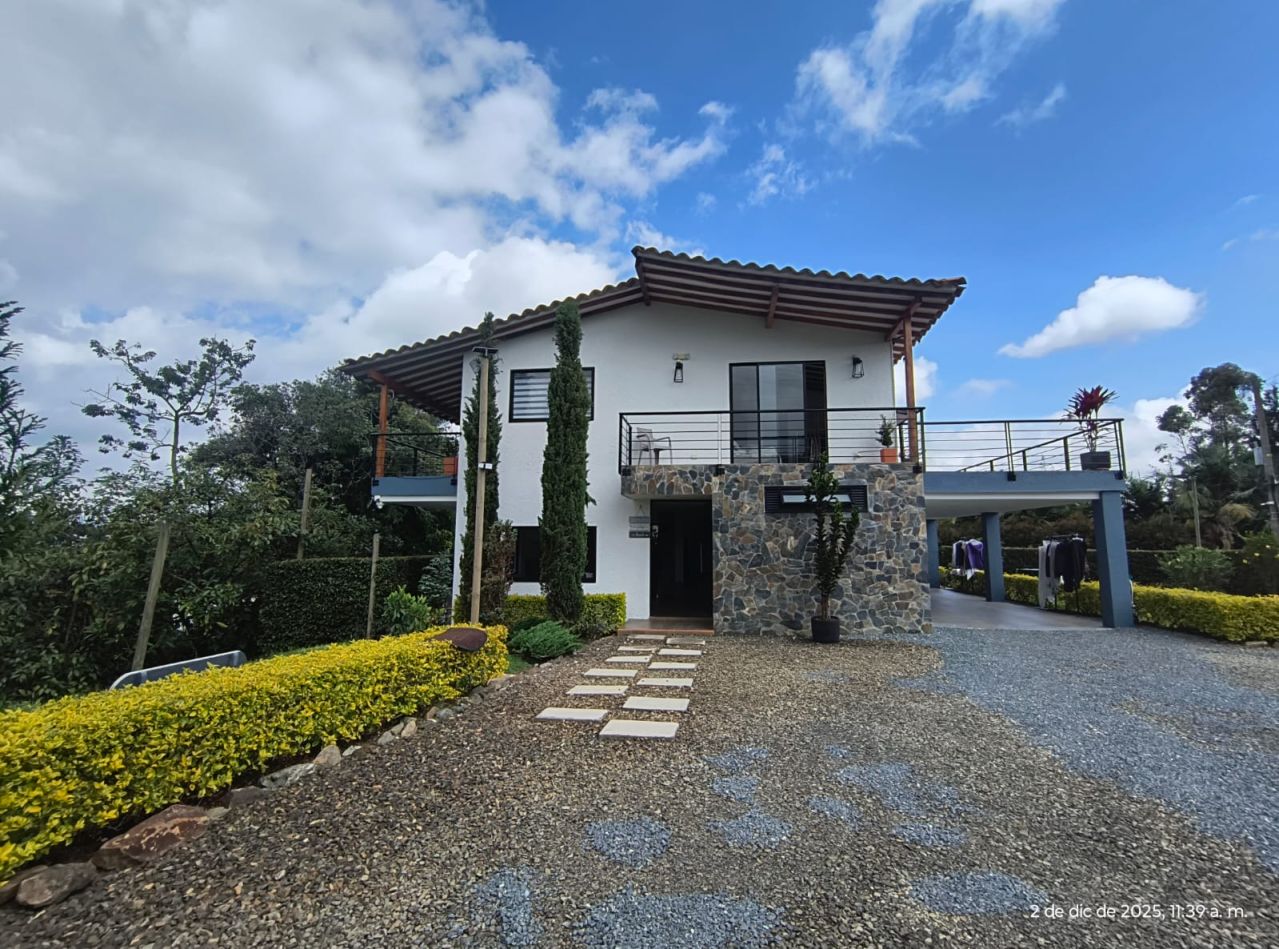 Casa Campestre en venta Antioquia Guarne Punto Mayor 480 m2 Habitaciones 5 Baños 4 Garajes 2 Precio $2300000000