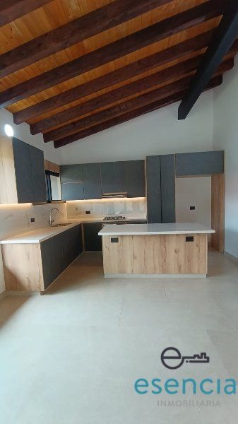 Casa en arriendo Antioquia Rionegro Centro 200 m2 Habitaciones 3 Baños 4 Garajes 0 Precio $8500000
