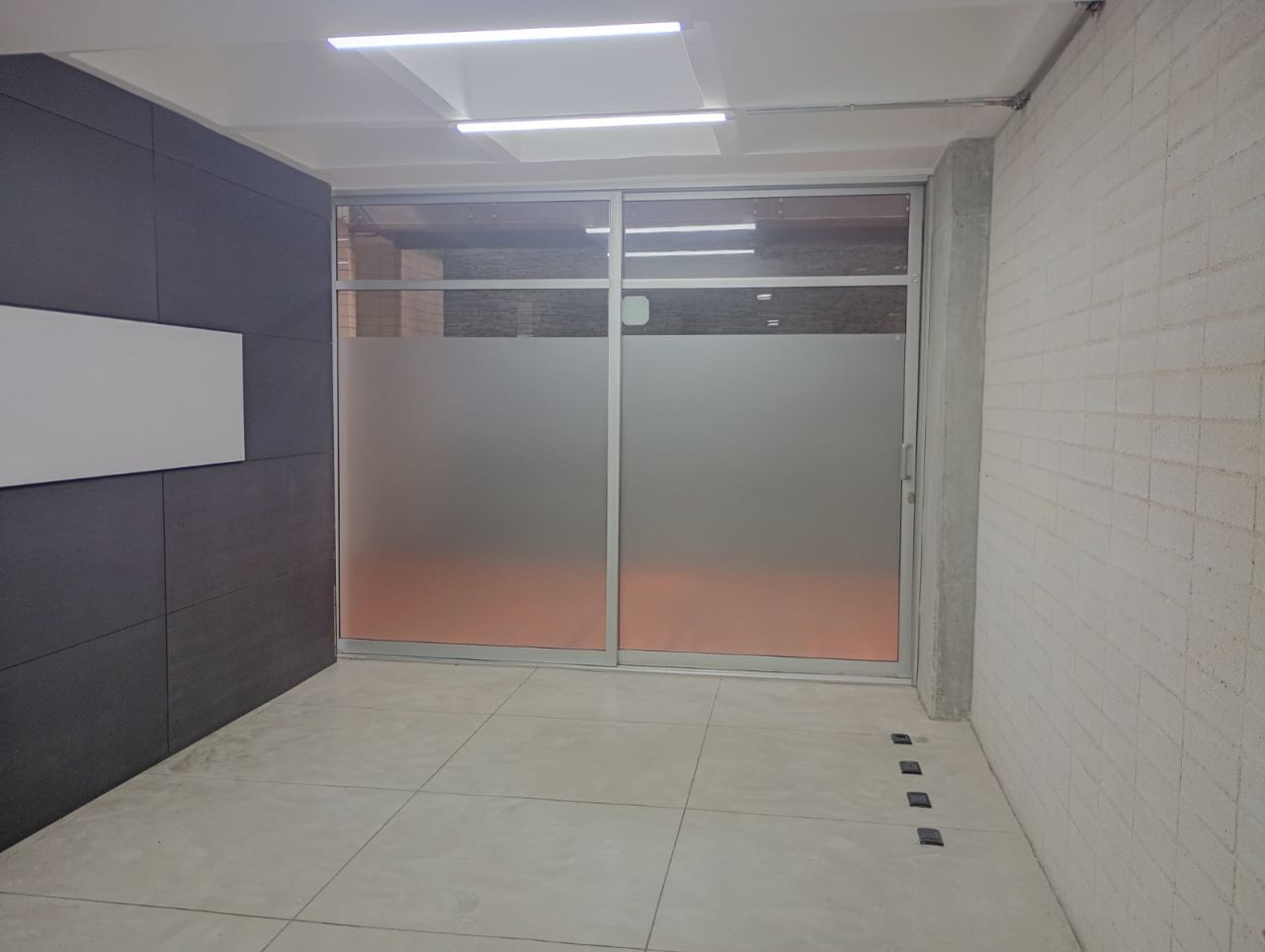 Oficina en arriendo o venta Antioquia Medellín Calle Nueva 173 m2 Habitaciones 0 Baños 1 Garajes 1 Precio venta $1830000000 Precio arriendo $18800000