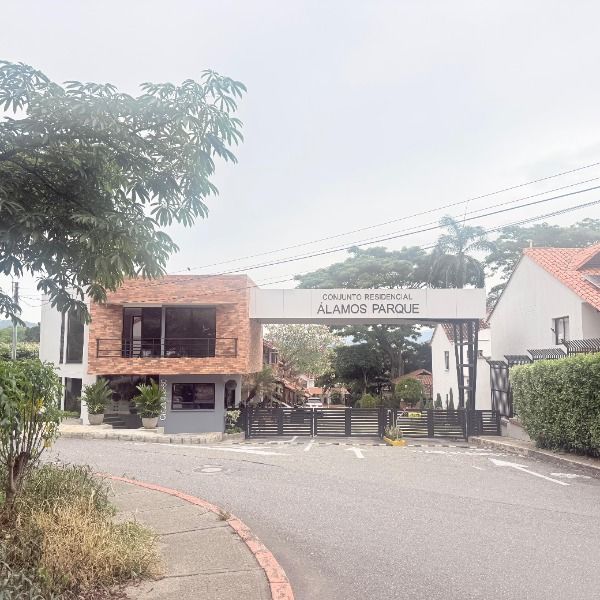 Casa en venta Santander Floridablanca Cr Alamos 131 m2 Habitaciones 3 Baños 3 Garajes 1 Precio $750000000