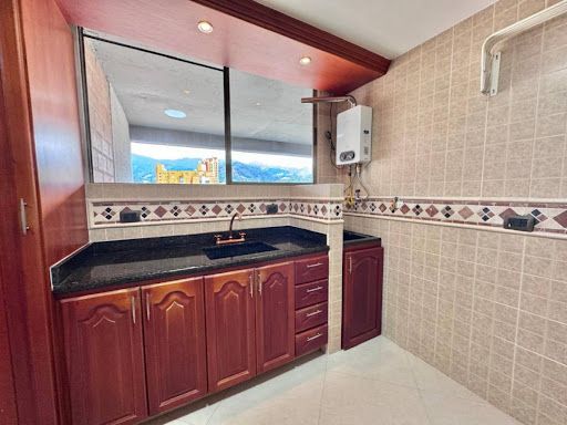 Apartamento en arriendo Antioquia Medellín Miravalle 120 m2 Habitaciones 2 Baños 3 Garajes 1 Precio $4500000