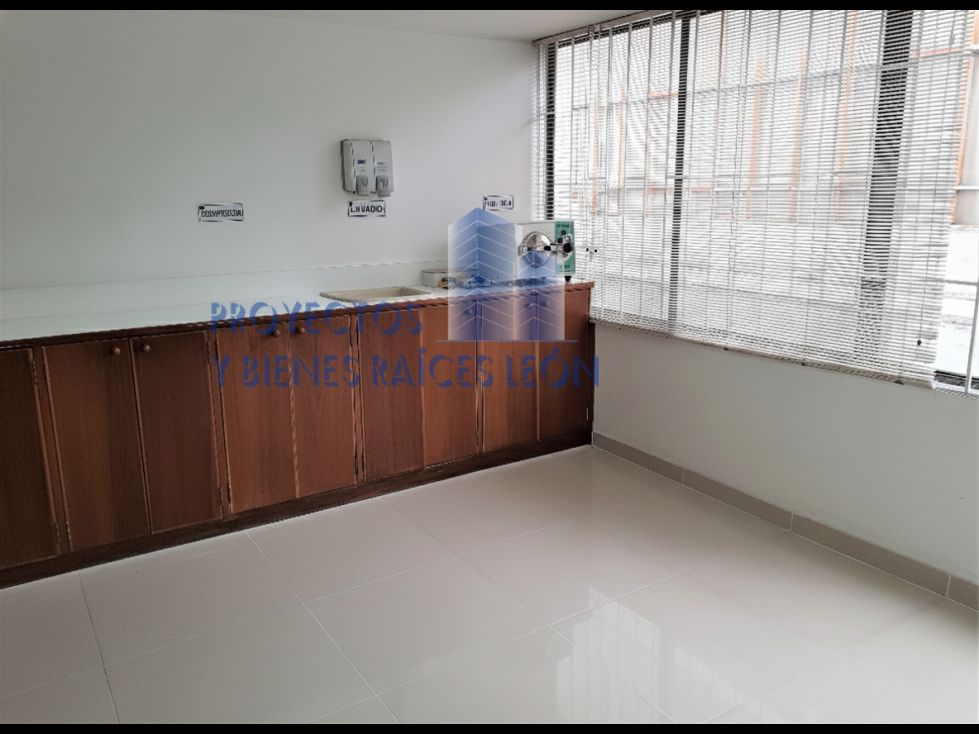 Oficina en arriendo Cundinamarca Bogotá Antiguo Country 24 m2 Habitaciones 0 Baños 1 Garajes 1 Precio $2261000