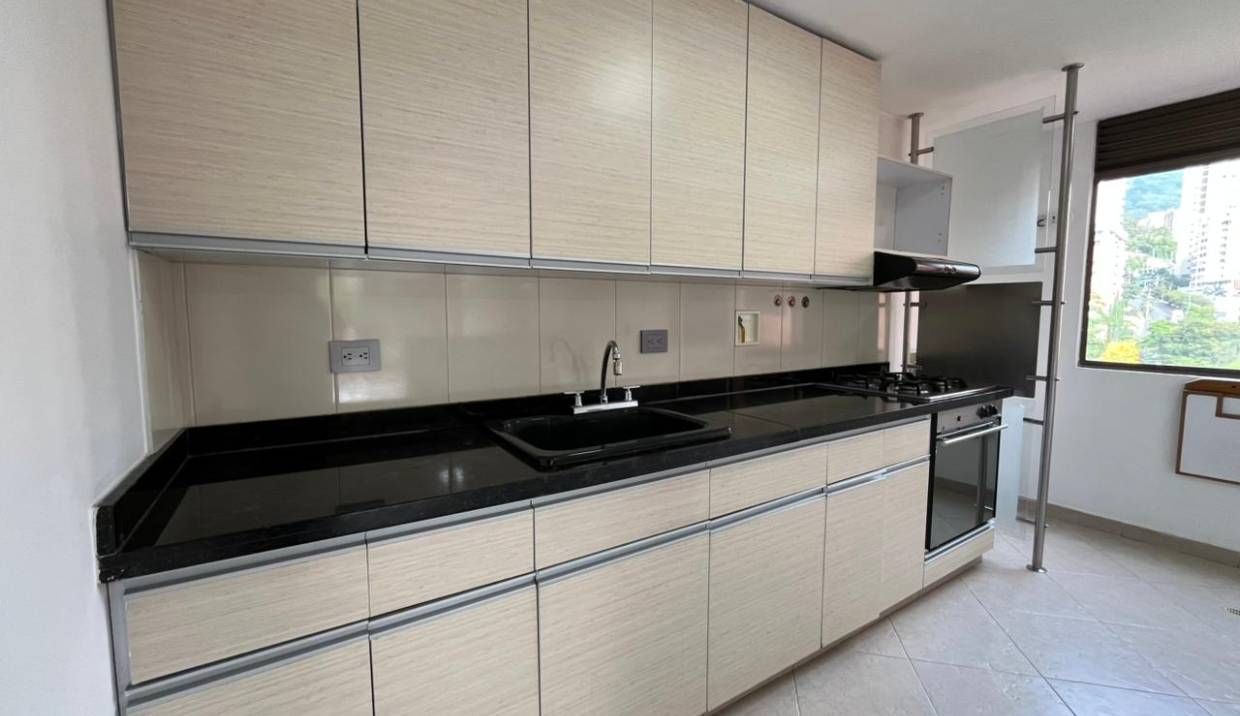 Apartamento en arriendo Antioquia Envigado Jardines 98 m2 Habitaciones 3 Baños 2 Garajes 0 Precio $4200000