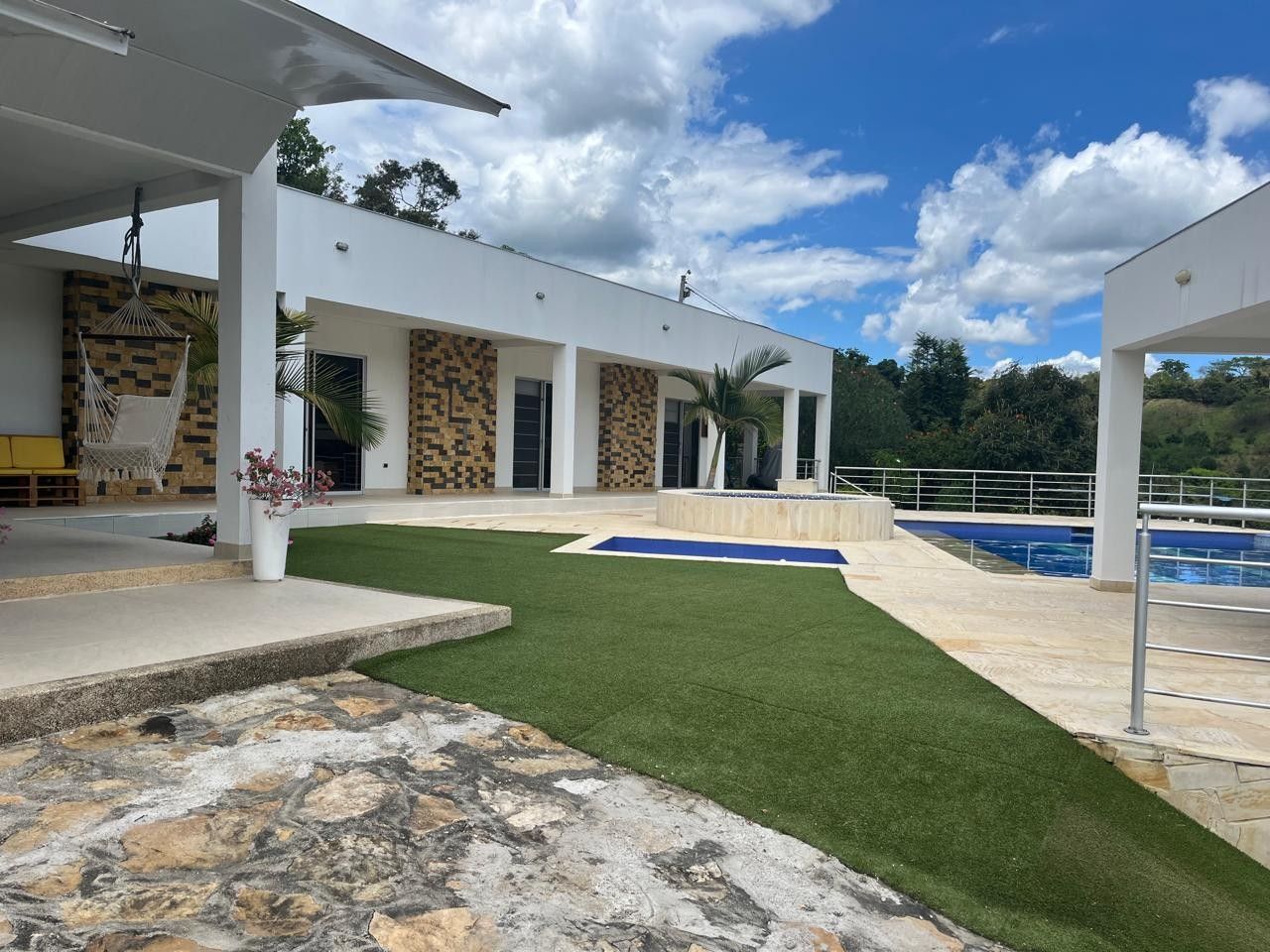 Casa en venta Cundinamarca La Mesa La Mesa 265 m2 Habitaciones 4 Baños 4 Garajes 8 Precio $1370000000