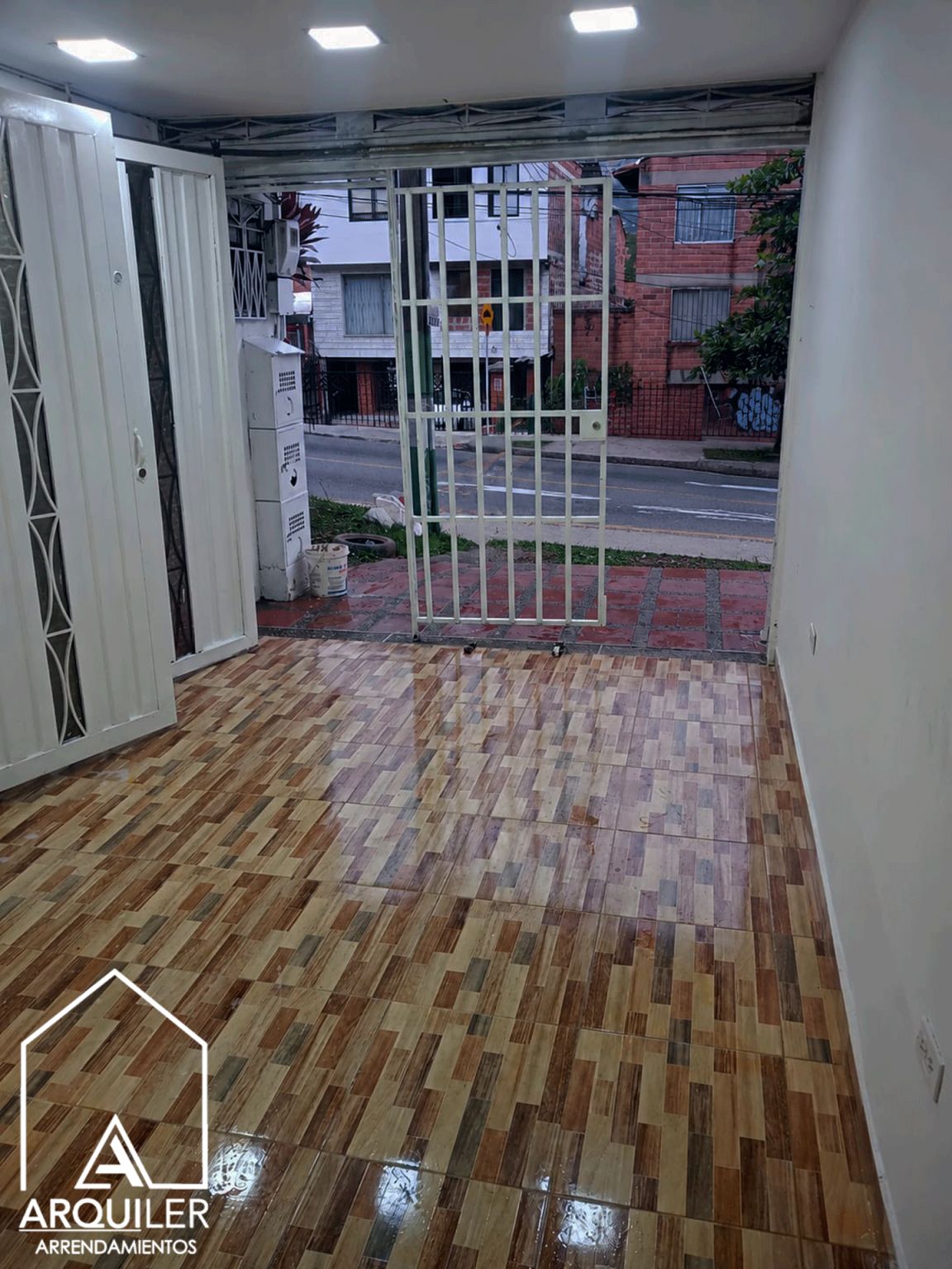 Local Comercial en arriendo Antioquia Medellín Campo Alegre 20 m2 Habitaciones 0 Baños 1 Garajes 0 Precio $2500000
