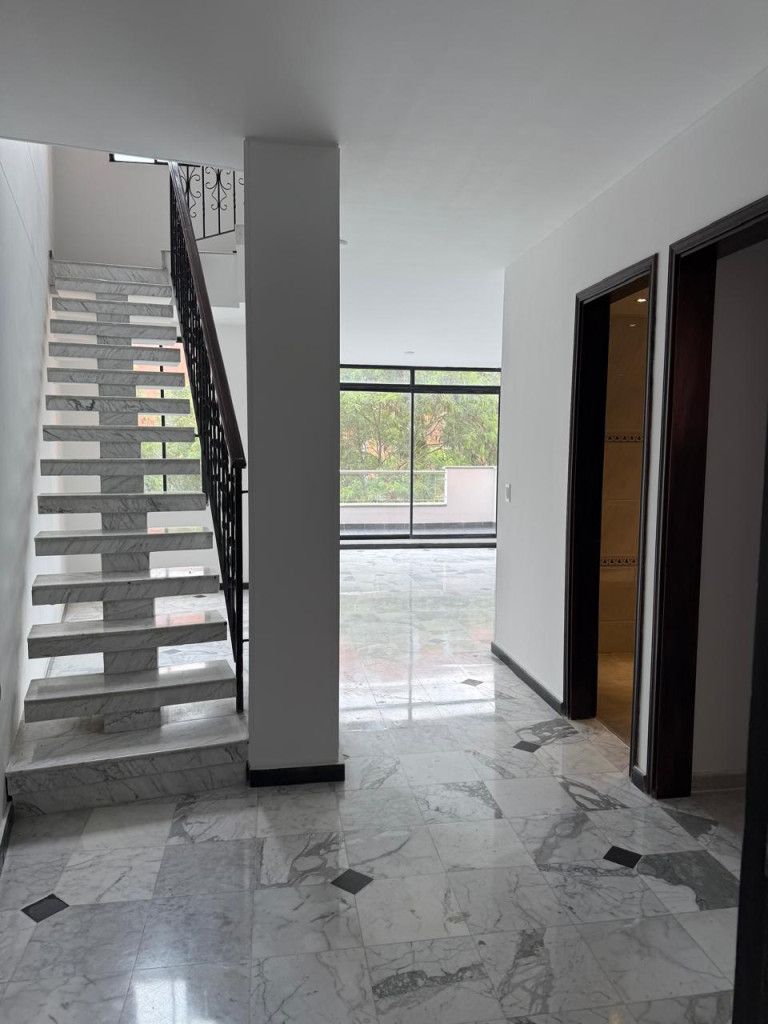 Apartamento en venta Valle Del Cauca Cali La Merced 180 m2 Habitaciones 3 Baños 5 Garajes 2 Precio $820000000