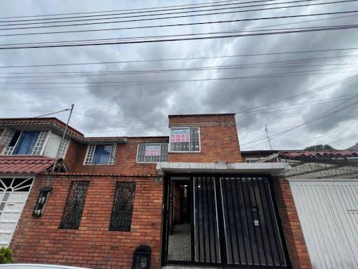 Casa en arriendo Cundinamarca Bogotá La Esmeralda 300 m2 Habitaciones 4 Baños 3 Garajes 2 Precio $5000000