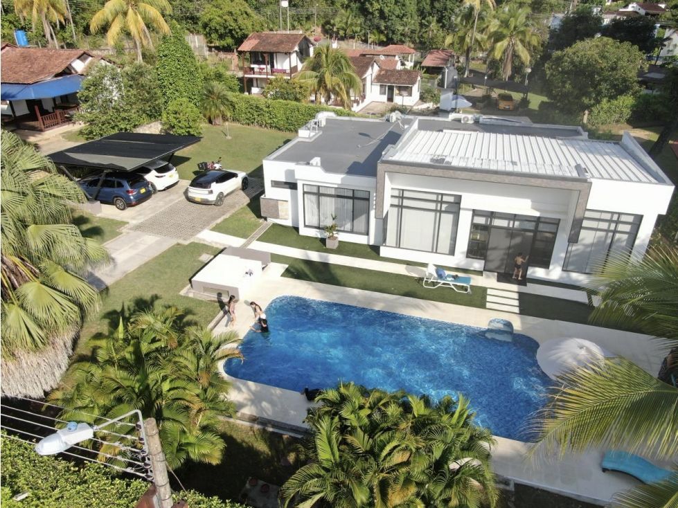 Casa en venta Tolima Melgar Melgar 213 m2 Habitaciones 4 Baños 6 Garajes 8 Precio $1700000000