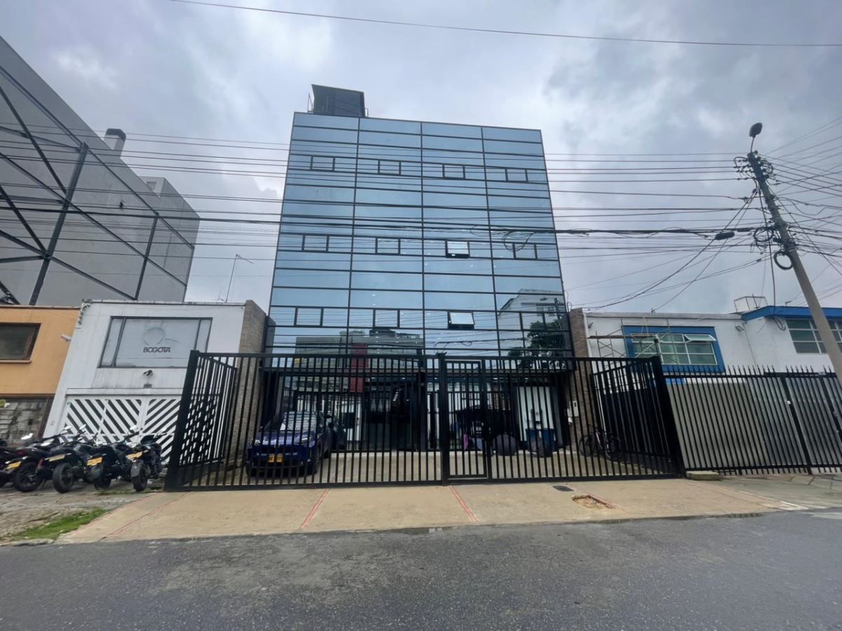 Oficina en arriendo Cundinamarca Bogotá La Castellana 200 m2 Habitaciones 0 Baños 1 Garajes 2 Precio $10000000