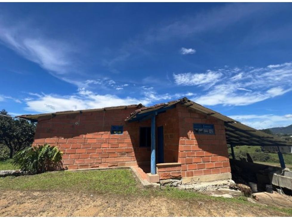 Finca en venta Antioquia El Carmen De Viboral La Alhambra 50 m2 Habitaciones 2 Baños 1 Garajes 1 Precio $550000000