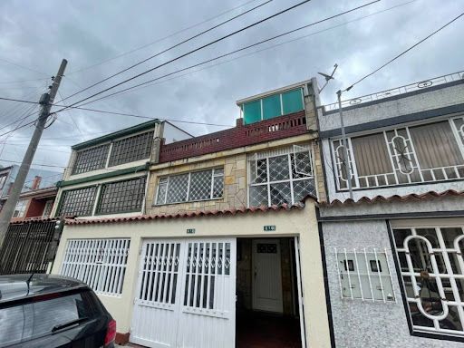Casa en venta Cundinamarca Bogotá Colón 190 m2 Habitaciones 8 Baños 6 Garajes 1 Precio $950000000