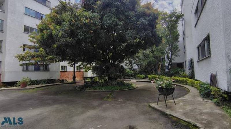 Apartamento en venta Antioquia Medellín Suramericana 160 m2 Habitaciones 5 Baños 3 Garajes 2 Precio $740000000