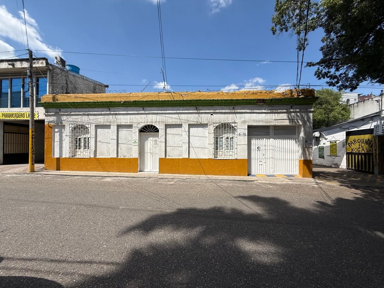 Casa en arriendo o venta Huila Neiva Centro 440 m2 Habitaciones 3 Baños 3 Garajes 3 Precio venta $2100000000 Precio arriendo $10000000