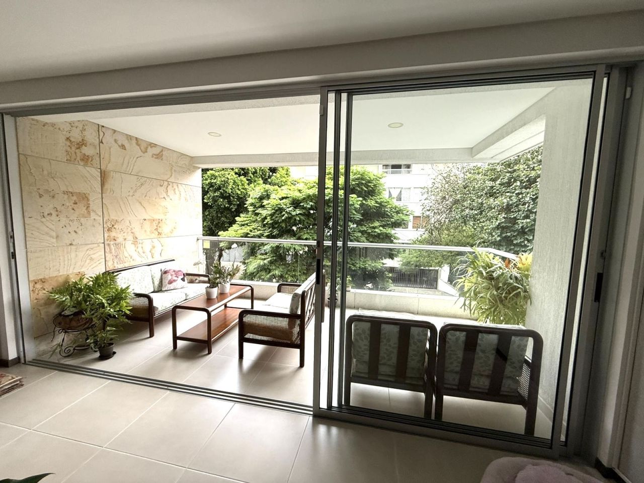 Apartamento en arriendo Valle Del Cauca Cali Santa Teresita 138 m2 Habitaciones 3 Baños 3 Garajes 2 Precio $4900000