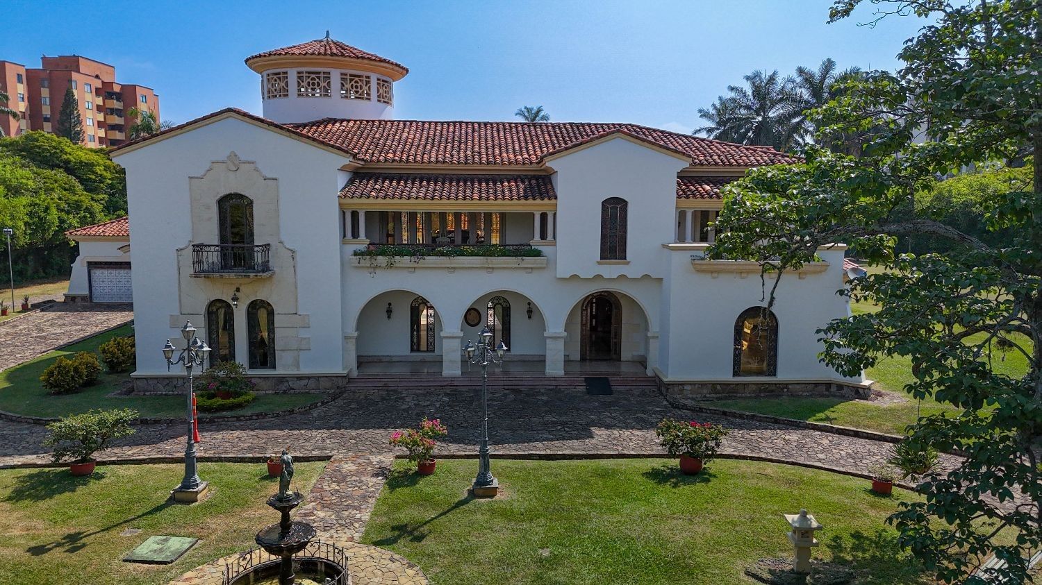 Casa en venta Valle Del Cauca Cali El Gran Limonar - Cataya 1204 m2 Habitaciones 7 Baños 8 Garajes 8 Precio $12800000000