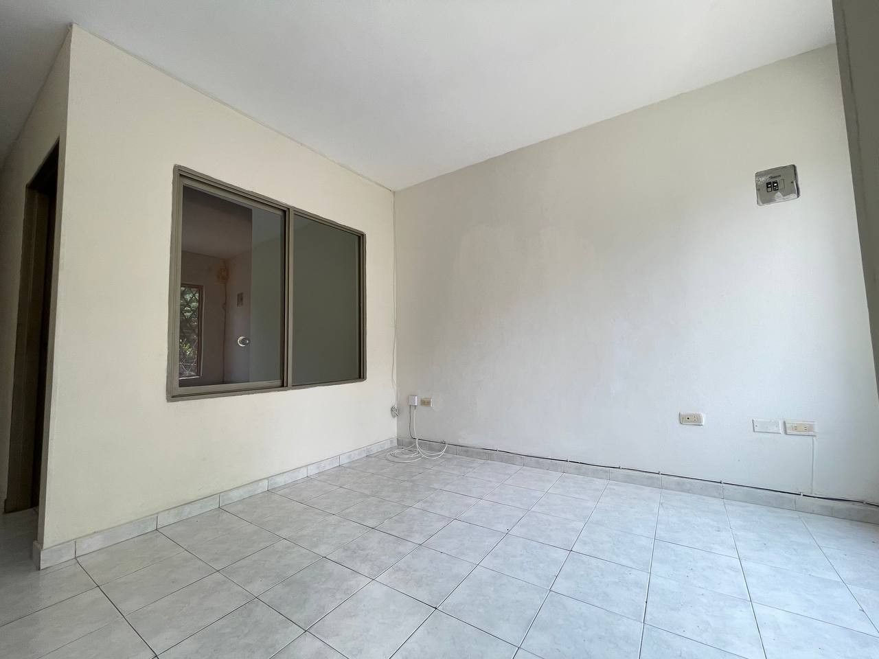 Casa en arriendo Valle Del Cauca Cali El Guabal 90 m2 Habitaciones 3 Baños 1 Garajes 2 Precio $1100000