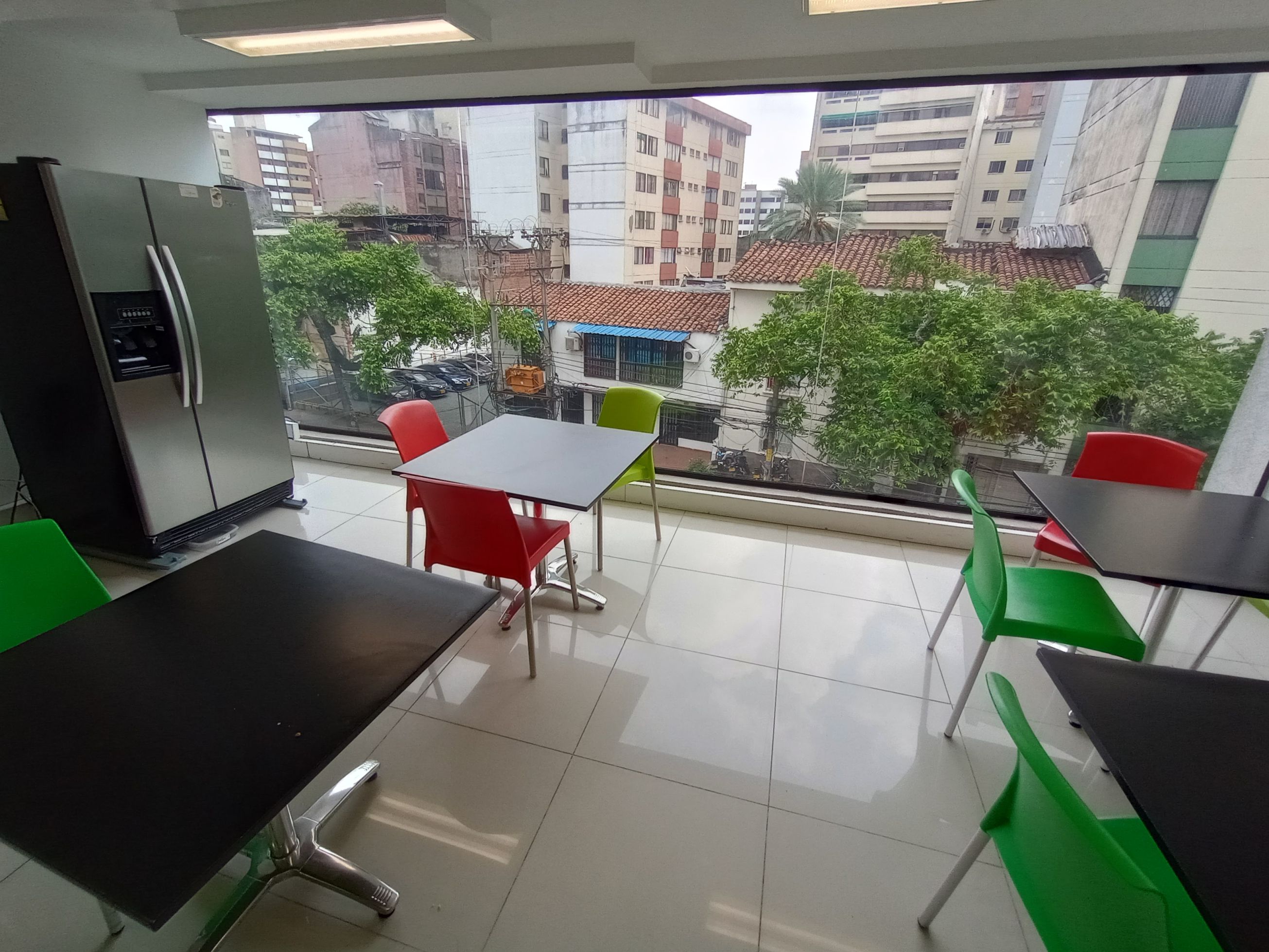 Edificio en venta Valle Del Cauca Cali Granada 2214 m2 Habitaciones 20 Baños 10 Garajes 15 Precio $8800000000