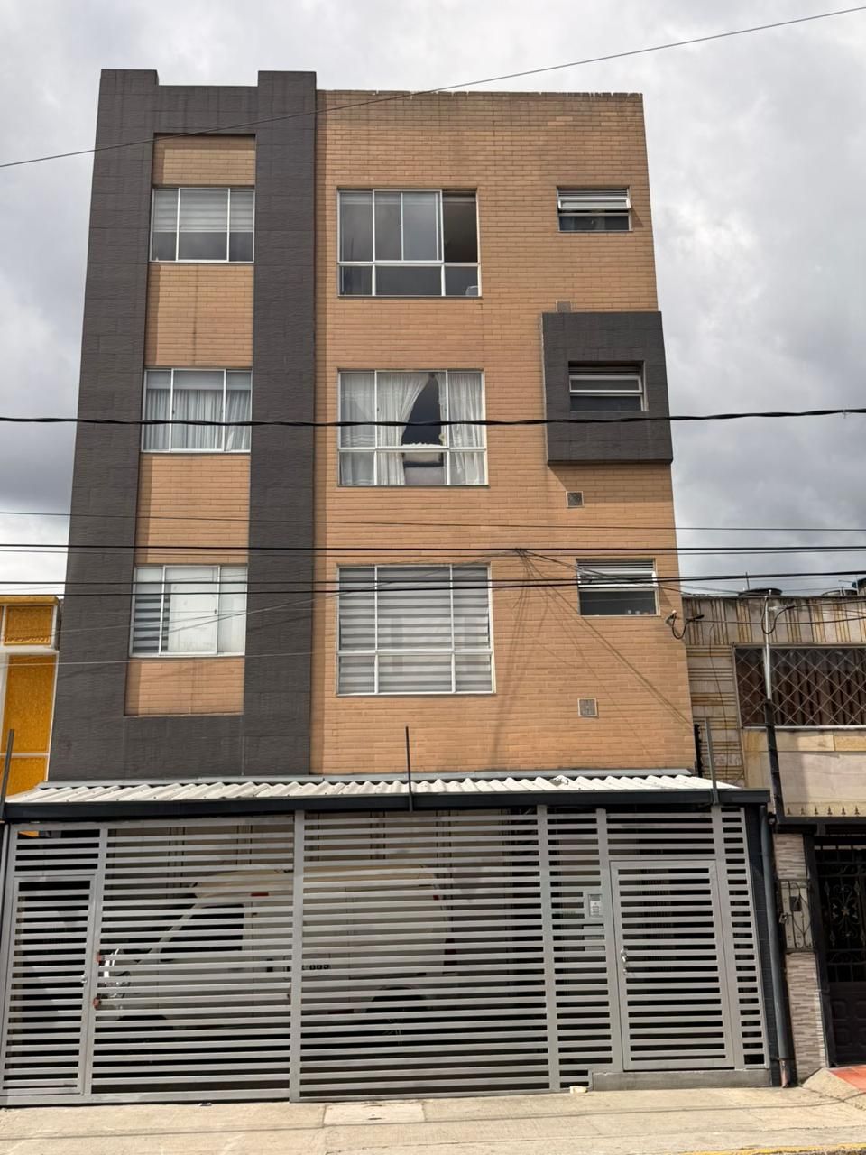 Casa en venta Cundinamarca Bogotá Santa Isabel Sur 1140 m2 Habitaciones 21 Baños 14 Garajes 1 Precio $2500000000