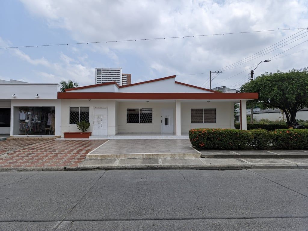 Casa en venta Córdoba Montería Los Laureles 273 m2 Habitaciones 4 Baños 4 Garajes 2 Precio $980000000